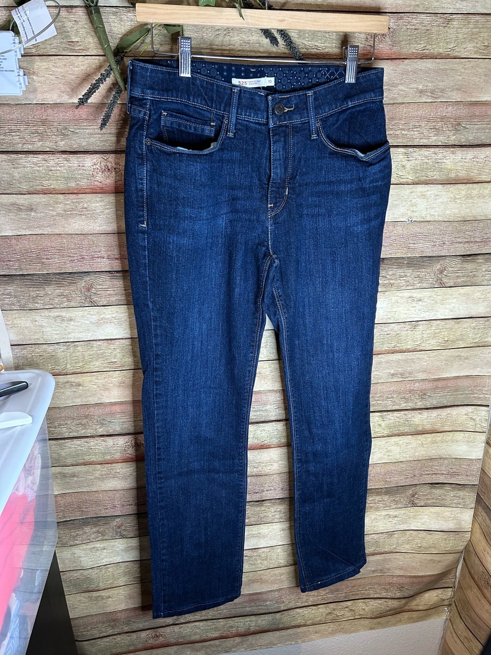 Levi’s 525 Perfect Waist Straight Fit Denim Women’s Jeans Size 10